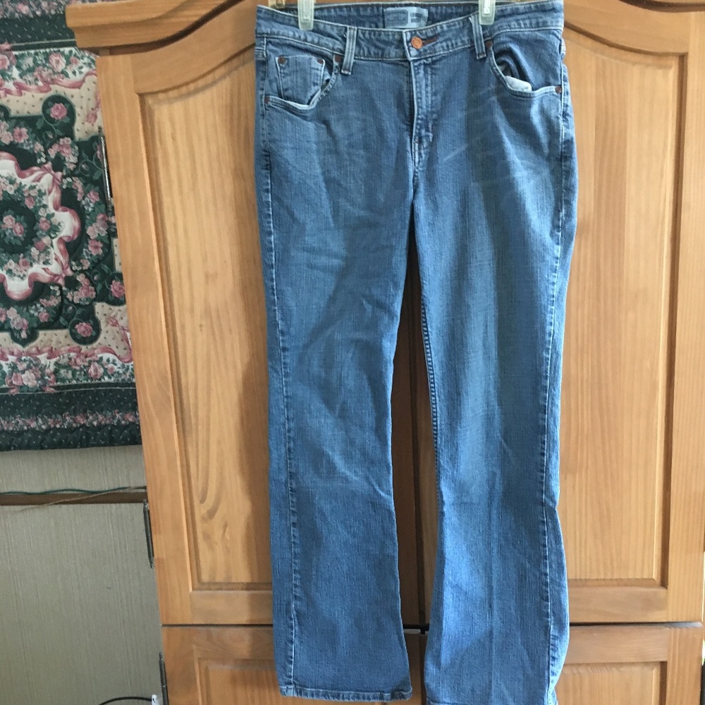 Levi Misses 14 L Signature EUC